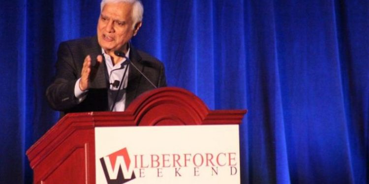 Nhà Biện Giáo Ravi Zacharias giảng trong suốt sự kiện Wilberforce Weekend 2017 ở tại Gaylord National Resort và Convention Center ở Oxon Hill, Maryland vào Tháng Năm ngày 19, 2017. | (Photo: The Christian Post/Samuel Smith)